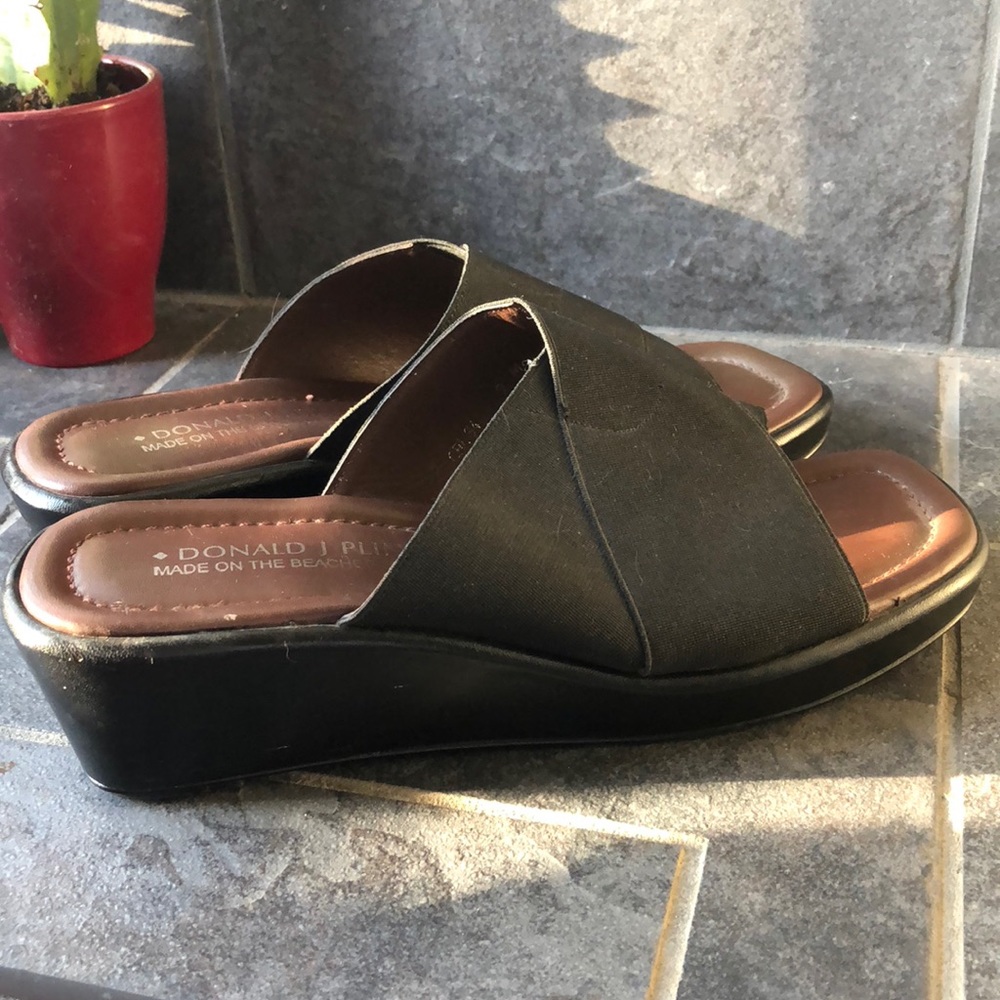 Donald J Pliner Black Slides